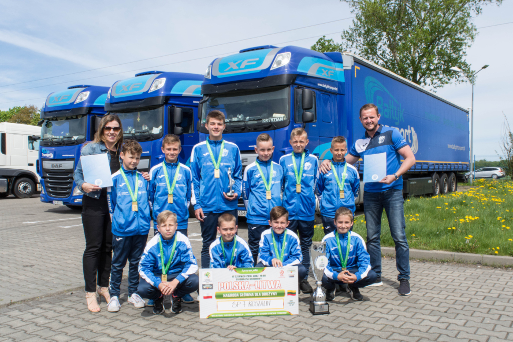 Koszalin, maj 2018, 
ze zwycięzcami XVIII edycji Turnieju „Z Podwórka na Stadion o Puchar Tymbarku” w kategorii chłopców U-12